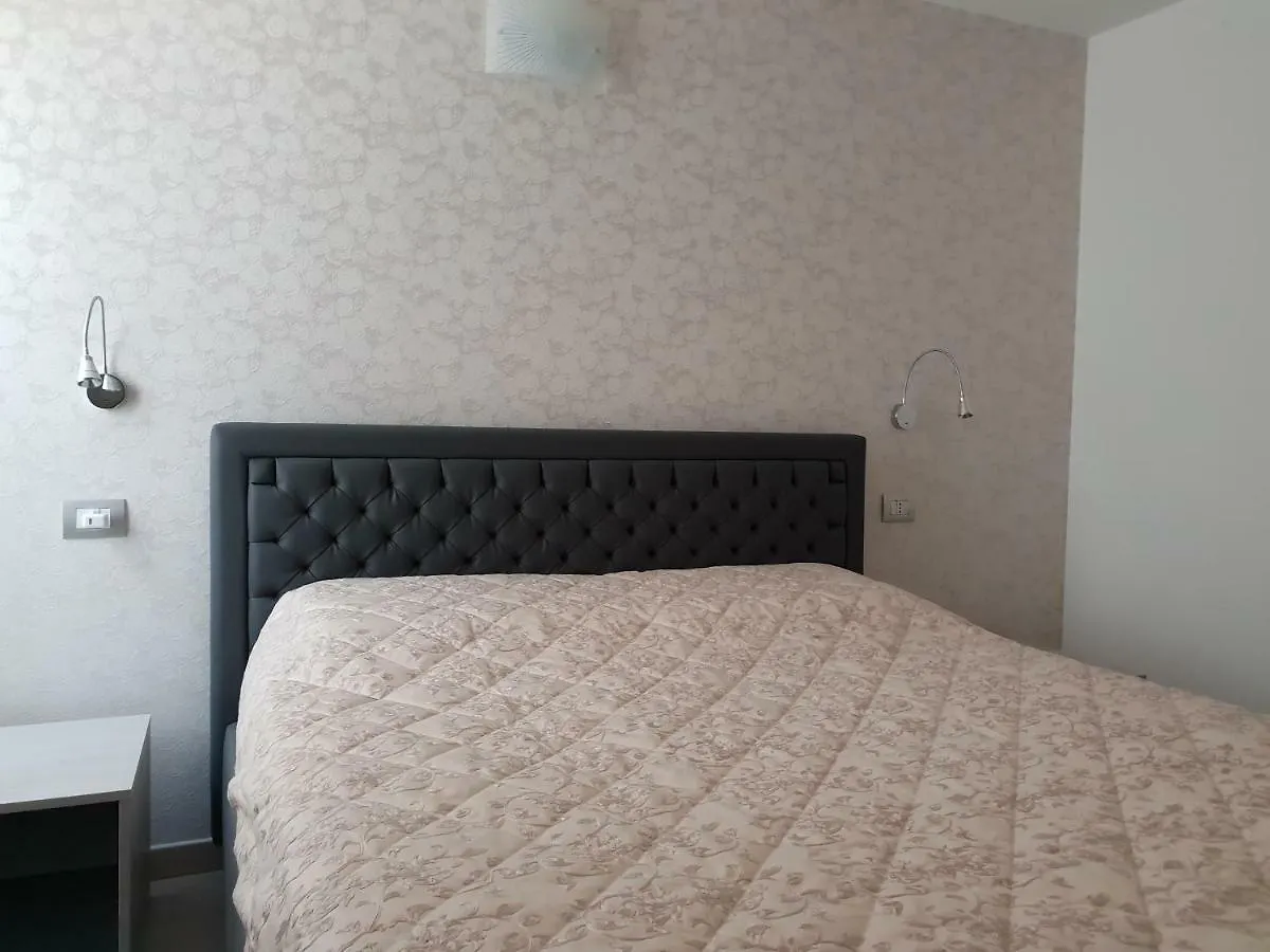 Sirmione Park View Luxury Apartments 0*,