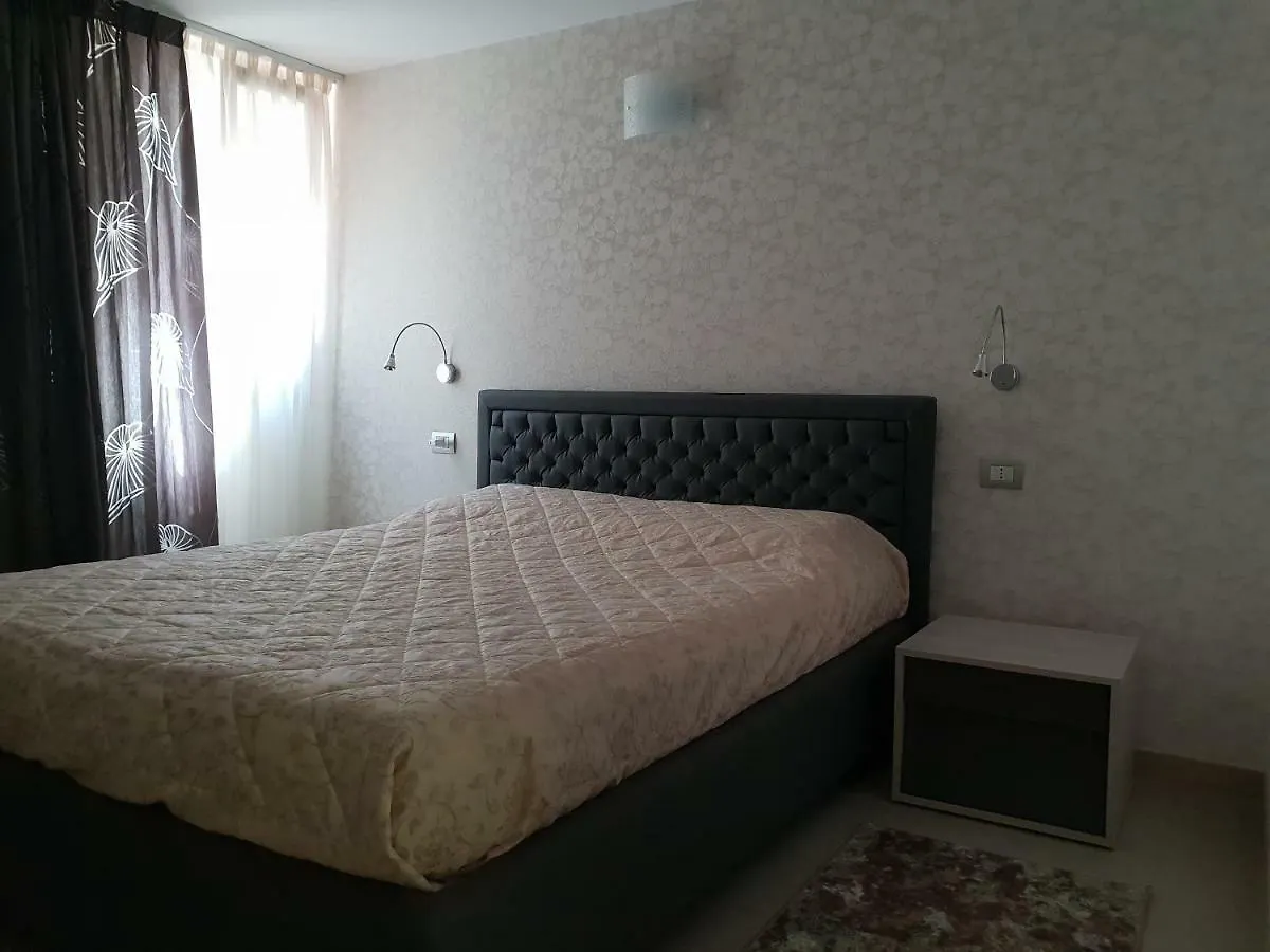 Sirmione Park View Luxury Apartments 0*,